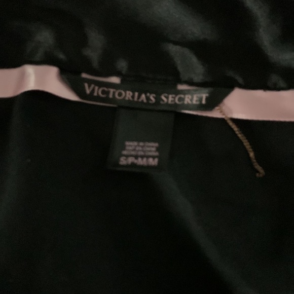 VICTORIA’S SECRET black satin kimono style short robe w/ pink piping. S/M - Picture 7 of 8